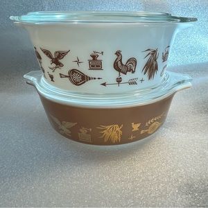 Vintage Early American Pyrex Casserole With Lids 471 and 472. 1 pint & 1.5 pints